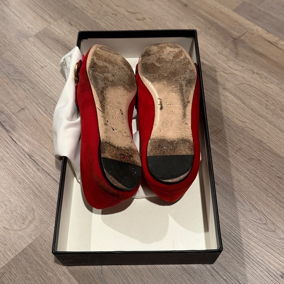 Gucci Red Flats with Gold Detail - Picture 8 of 8